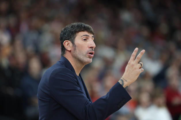 Alex Mumbru (Virtus Bologna, Chef-Trainer) gestikuliert, GER, FC Bayern Basketball vs. Virtus Bologna, Basketball, Euroleague, 4. Spieltag, Saison 2026 2027, 08.10.2026, GER, FC Bayern Basketball vs. Virtus Bologna, Basketball, Euroleague, 4. Spieltag, Saison 2026 2027, 08.10.2026 Muenchen Copyright: xEibner-Pressefoto JennixMaulx EP_JML