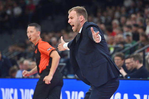 Trainer Anton GAVEL (FCB), Gestik,gibt Anweisungen, Einzelbild,angeschnittenes Einzelmotiv,Halbfigur,halbe Figur. Basketball Euro League,Saison 2026 2027, FC Bayern Muenchen - Virtus Bologna am 08.10.2026 , S A P G A R D EN