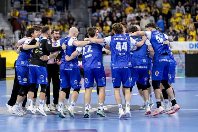 Spieler vom ThSV Eisenach, Jubel nach dem Schlusspfiff, Freude über den Sieg, Sieger, Gewinner, jubelt, jubeln, fröhlich, positiv, freut sich, freuen, optimistisch, Highlight, Action, Aktion, tanzen im Kreis, Teamkreis, Mannschaftskreis, 08.10.2026, Mannheim (Deutschland), Handball, Bundesliga, Rhein-Neckar Löwen - ThSV Eisenach