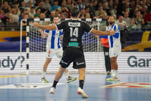 Im Bild: Aitor Arino (Fuechse Berlin, 14), , Tor, Treffer, Jubel, Torjubel, Freude, Begeisterung, feiert, jubelt 08.10.2026, Fuechse Berlin - FC Porto, EHF Handball Champions League, Saison 2026 27, Max-Schmeling-Halle 08.10.2026, Fuechse Berlin - FC Porto, EHF Handball Champions League, Saison 2026 27, Max-Schmeling-Halle Copyright: HMBxMedia xPascalxSpanehl