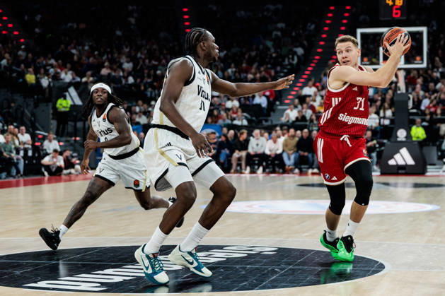 MUNICH, GERMANY - OCTOBER 08: Rokas Jokubaitis (FC Bayern Muenchen, 31) controls the ball against Aliou Diarra (Virtus Bologna, 31) during the Turkish Airlines EuroLeague match between FC Bayern Muenchen vs. Virtus Bologna at SAP Garden on round 4 of Turkish Airlines EuroLeague on October 08, 2026 in Munich, Germany. Bavaria Germany Copyright: xSteffiexWunderlx