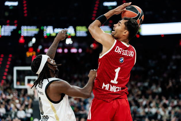 MUNICH, GERMANY - OCTOBER 08: Oscar Da Silva (FC Bayern Muenchen, 1) controls the ball against Rasheed Bello (Virtus Bologna, 0) during the Turkish Airlines EuroLeague match between FC Bayern Muenchen vs. Virtus Bologna at SAP Garden on round 4 of Turkish Airlines EuroLeague on October 08, 2026 in Munich, Germany. Bavaria Germany Copyright: xSteffiexWunderlx