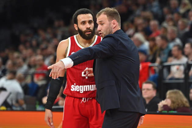 Trainer Anton GAVEL (FCB), Gestik,gibt Anweisungen, re:Duane WASHINGTON JR. (FCB), Basketball Euro League,Saison 2026 2027, FC Bayern Muenchen - Virtus Bologna am 08.10.2026 , S A P G A R D EN