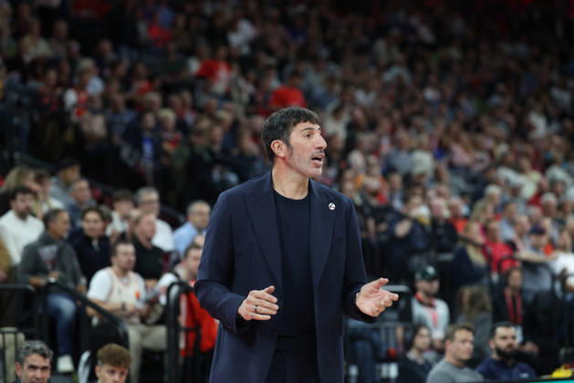 Alex Mumbru (Virtus Bologna, Chef-Trainer), GER, FC Bayern Basketball vs. Virtus Bologna, Basketball, Euroleague, 4. Spieltag, Saison 2026 2027, 08.10.2026, GER, FC Bayern Basketball vs. Virtus Bologna, Basketball, Euroleague, 4. Spieltag, Saison 2026 2027, 08.10.2026 Muenchen Copyright: xEibner-Pressefoto JennixMaulx EP_JML