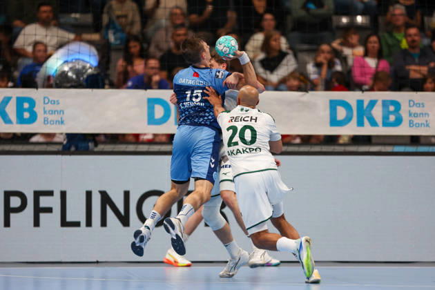 Simone Mengon (TVB Stuttgart, 15) beim Wurf GER, TVB Stuttgart vs. HSG Wetzlar, Handball, Opel Handball-Bundesliga, 8. Spieltag, Spielzeit 2026 2027, 08.10.2026 GER, TVB Stuttgart vs. HSG Wetzlar, Handball, Opel Handball-Bundesliga, 8. Spieltag, Spielzeit 2026 2027, 08.10.2026 Stuttgart Copyright: xEibner-Pressefoto SoerenxHerwegx EP_SHG