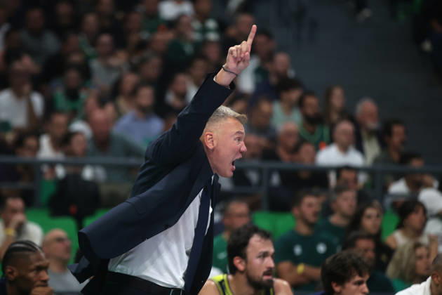 Panatinaikos AKTOR v Fenerbahce Tarfin - EuroLeague ATHENS, GREECE - OCTOBER 8: Head coach of Fenerbahce Tarfin, Sarunas Jasikevicius reacts during the EuroLeague Week 4 match between Panathinaikos AKTOR and Fenerbahce Tarfin at OAKA Sports Hall in Athens, Greece, on October 8, 2026. Ayhan Mehmet Anadolu Athens Greece. Editorial use only. Please get in touch for any other usage.  Copyright: x2026xAnadoluxAyhanxMehmetx