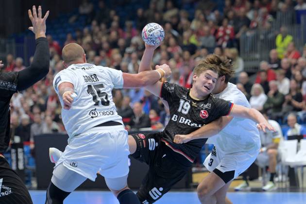 Reynir Thor Stefansson (MT Melsungen 19) beim Wurf; Matej Gaber (HBC Nantes 15) (L), Thibaud Briet (HBC Nantes 3) (R) , GER, MT Melsungen - HBC Nantes (FRA), Handball, Champions League Maenner, Group Matches, Saison 2026 2027, 08.10.2026, GER, MT Melsungen - HBC Nantes Handball, CL Maenner, Group Match, Saison 2026 2027, 08.10.2026 Kassel Copyright: xEibner-Pressefotox xRolandxSippelx EP_RSL
