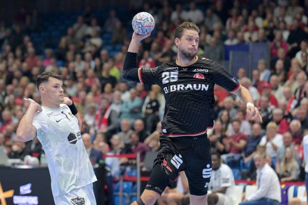 Olle Forsell Schefvert (MT Melsungen 25) beim Wurf; Ihor Turchenko (HBC Nantes 7) (L) , GER, MT Melsungen - HBC Nantes (FRA), Handball, Champions League Maenner, Group Matches, Saison 2026 2027, 08.10.2026, GER, MT Melsungen - HBC Nantes Handball, CL Maenner, Group Match, Saison 2026 2027, 08.10.2026 Kassel Copyright: xEibner-Pressefotox xRolandxSippelx EP_RSL