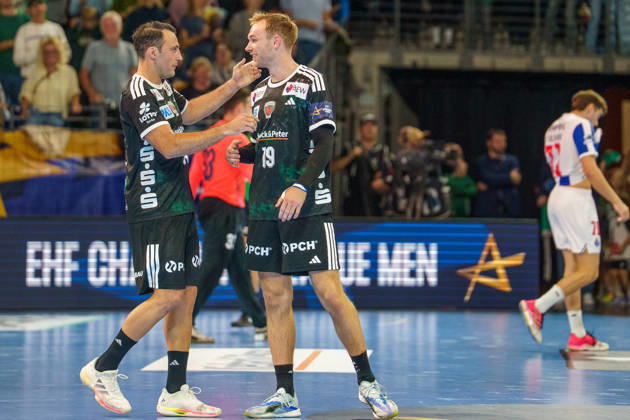 Im Bild: Mathias Gidsel (Fuechse Berlin, 19), Aitor Arino (Fuechse Berlin, 14), Jubel, Freude nach dem Spiel 08.10.2026, Fuechse Berlin - FC Porto, EHF Handball Champions League, Saison 2026 27, Max-Schmeling-Halle Copyright: HMBxMedia xPascalxSpanehl