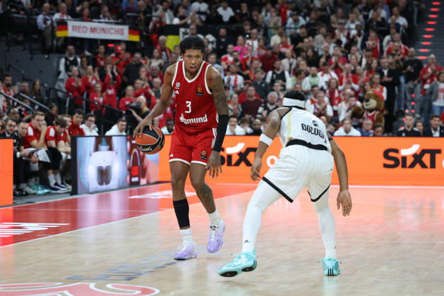 MarJon Beauchamp (FC Bayern Basketball, 03) mit Trent Frazier (Virtus Bologna, 01), GER, FC Bayern Basketball vs. Virtus Bologna, Basketball, Euroleague, 4. Spieltag, Saison 2026 2027, 08.10.2026, GER, FC Bayern Basketball vs. Virtus Bologna, Basketball, Euroleague, 4. Spieltag, Saison 2026 2027, 08.10.2026 Muenchen Copyright: xEibner-Pressefoto JennixMaulx EP_JML
