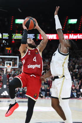 Duane Washington Jr. (FC Bayern Basketball, 04) mit Marcus Carr (Virtus Bologna, 02), GER, FC Bayern Basketball vs. Virtus Bologna, Basketball, Euroleague, 4. Spieltag, Saison 2026 2027, 08.10.2026, GER, FC Bayern Basketball vs. Virtus Bologna, Basketball, Euroleague, 4. Spieltag, Saison 2026 2027, 08.10.2026 Muenchen Copyright: xEibner-Pressefoto JennixMaulx EP_JML