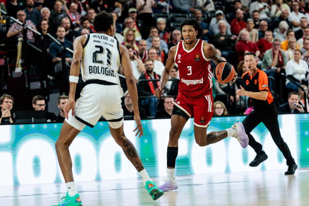 MUNICH, GERMANY - OCTOBER 08: Marjon Beauchamp (FC Bayern Muenchen, 3) controls the ball against Derrick Alston Jr. (Virtus Bologna, 21) during the Turkish Airlines EuroLeague match between FC Bayern Muenchen vs. Virtus Bologna at SAP Garden on round 4 of Turkish Airlines EuroLeague on October 08, 2026 in Munich, Germany. Bavaria Germany Copyright: xSteffiexWunderlx
