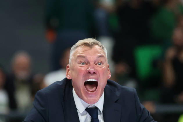 Panatinaikos AKTOR v Fenerbahce Tarfin - EuroLeague ATHENS, GREECE - OCTOBER 8: Head Coach of Fenerbahce Tarfin Sarunas Jasikevicius reacts during the EuroLeague Week 4 match between Panathinaikos AKTOR and Fenerbahce Tarfin at OAKA Sports Hall in Athens, Greece, on October 8, 2026. Ayhan Mehmet Anadolu Athens Greece. Editorial use only. Please get in touch for any other usage.  Copyright: x2026xAnadoluxAyhanxMehmetx