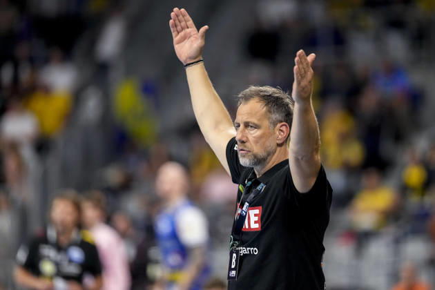 Maik Machulla (Trainer, Cheftrainer, RNL), gibt Anweisungen, gestikuliert, mit den Armen gestikulieren, Einzelbild, Einzelfoto, Aktion, Action, 08.10.2026, Mannheim (Deutschland), Handball, Bundesliga, Rhein-Neckar Löwen - ThSV Eisenach xozx