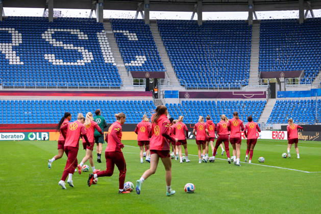 Karlsruhe, Deutschland: 08.10.2026 - Deutsche Fußballnationalmannschaft der Frauen - Abschlusstraining - Testspiel Deutschland vs. Australien Im Bild: Die Spielerinnen der deutschen Fußballnationalmannschaft der Frauen beim Abschlusstraining in Karlsruhe Copyright: HMBxMedia MadeleinexFantini