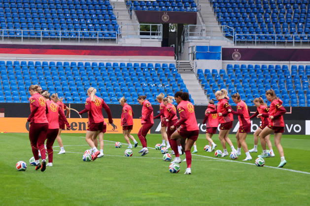 Karlsruhe, Deutschland: 08.10.2026 - Deutsche Fußballnationalmannschaft der Frauen - Abschlusstraining - Testspiel Deutschland vs. Australien Im Bild: Die Spielerinnen der deutschen Fußballnationalmannschaft der Frauen beim Abschlusstraining in Karlsruhe Copyright: HMBxMedia MadeleinexFantini
