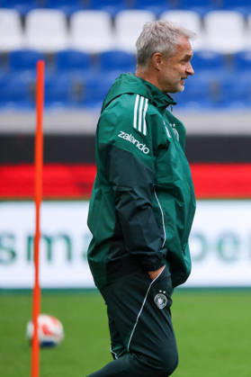 Karlsruhe, Deutschland: 08.10.2026 - Deutsche Fußballnationalmannschaft der Frauen - Abschlusstraining - Testspiel Deutschland vs. Australien Im Bild: Bundestrainer Christian Wück Wueck (Deutschland) Copyright: HMBxMedia MadeleinexFantini