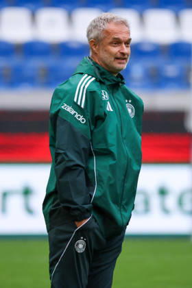 Karlsruhe, Deutschland: 08.10.2026 - Deutsche Fußballnationalmannschaft der Frauen - Abschlusstraining - Testspiel Deutschland vs. Australien Im Bild: Bundestrainer Christian Wück Wueck (Deutschland) Copyright: HMBxMedia MadeleinexFantini
