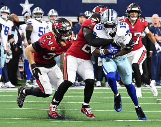 Dallas Cowboys Ryan Flournoy makes a 48-yard catch against the Tampa Bay Buccaneers during their game at AT&T Stadium in Arlington, Texas on Thursday, October 8, 2026.  ARL2026100825 IANxHALPERIN