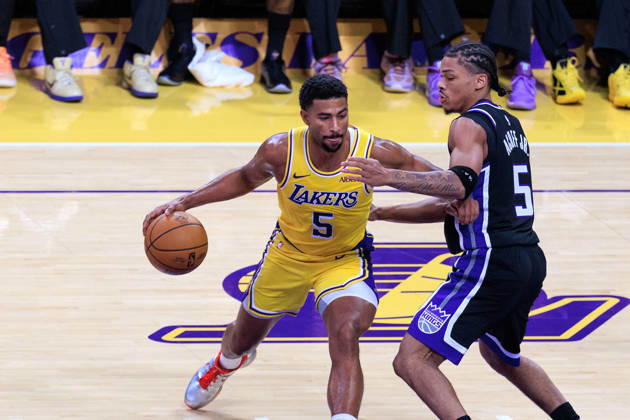 October 8, 2026, Los Angeles, California, USA: Quentin Grimes 5 of the Los Angeles Lakers is defended by Darius Acuff Jr 5 of the Sacramento Kings during a preseason NBA, Basketball Herren, USA game on Thursday October 8, 2026 at Crypto.com Arena in Los Angeles, California. JAVIER ROJAS PI Los Angeles USA - ZUMAp124 20261008_zaa_p124_005 Copyright: xJavierxRojasx