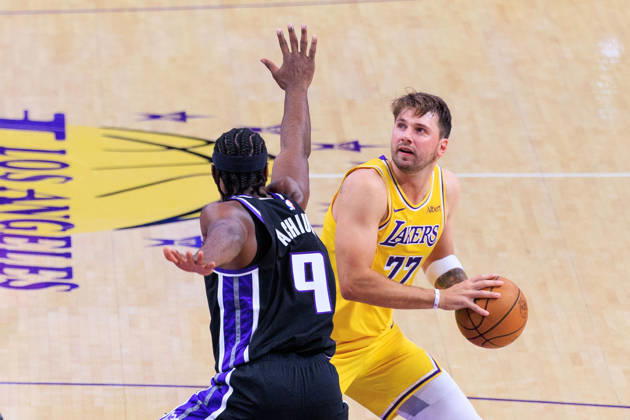 October 8, 2026, Los Angeles, California, USA: Luka Doncic 77 of the Los Angeles Lakers looks to put up a shot over Precious Achiuwa 9 of the Sacramento Kings during a preseason NBA, Basketball Herren, USA game on Thursday October 8, 2026 at Crypto.com Arena in Los Angeles, California. JAVIER ROJAS PI Lakers Vs. Kings  - ZUMAp124 20261008_zaa_p124_017 Copyright: xJavierxRojasx