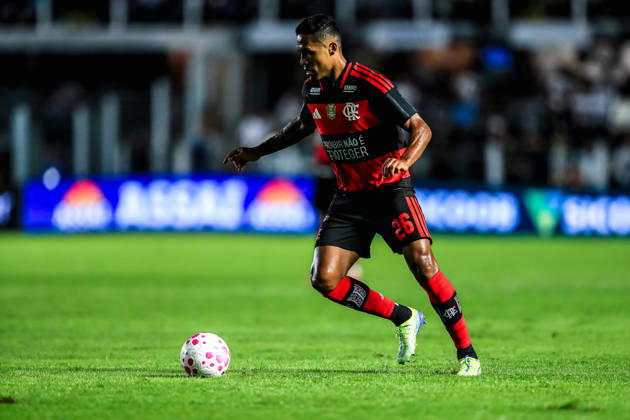 October 10, 2026, Sao Paulo, Sao Paulo, Brazil: SoO PAULO (SP), BRAZIL OCTOBER 10: Flamengo player Alex Sandro during the match between Santos and Flamengo in the 2026 Brazilian Championship at Vila Belmiro Stadium in Santos (SP), Brazil, on Thursday, October 10, 2026., Credit:Marco Miatelo Avalon Copyright: xMarcoxMiatelox xAvalonx 1141611865
