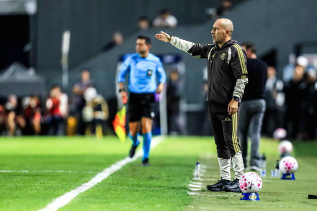 October 10, 2026, Sao Paulo, Sao Paulo, Brazil: SoO PAULO (SP), BRAZIL OCTOBER 10: Flamengo head coach Leonardo Jardim during the match between Santos and Flamengo in the 2026 Brazilian Championship at Vila Belmiro Stadium in Santos (SP), Brazil, on Thursday, October 10, 2026., Credit:Marco Miatelo Avalon Copyright: xMarcoxMiatelox xAvalonx 1141611878