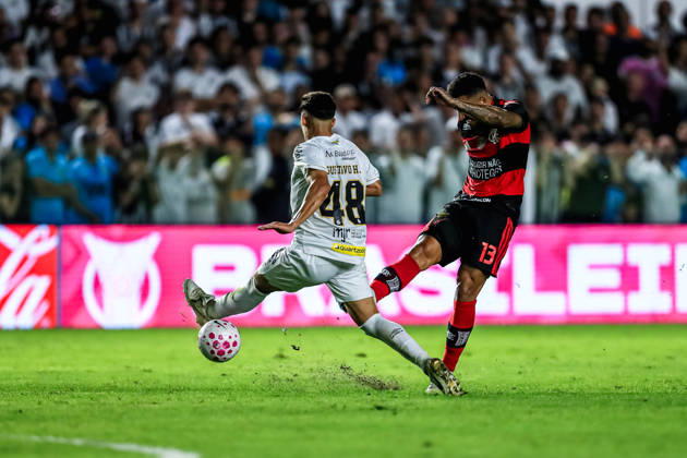 October 10, 2026, Sao Paulo, Sao Paulo, Brazil: SoO PAULO (SP), BRAZIL OCTOBER 10: Flamengo player Danilo during the match between Santos and Flamengo in the 2026 Brazilian Championship at Vila Belmiro Stadium in Santos (SP), Brazil, on Thursday, October 10, 2026., Credit:Marco Miatelo Avalon Copyright: xMarcoxMiatelox xAvalonx 1141611883