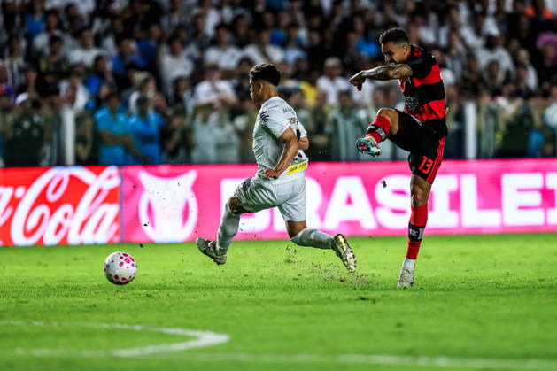 October 10, 2026, Sao Paulo, Sao Paulo, Brazil: SoO PAULO (SP), BRAZIL OCTOBER 10: Flamengo player Danilo during the match between Santos and Flamengo in the 2026 Brazilian Championship at Vila Belmiro Stadium in Santos (SP), Brazil, on Thursday, October 10, 2026., Credit:Marco Miatelo Avalon Copyright: xMarcoxMiatelox xAvalonx 1141611884