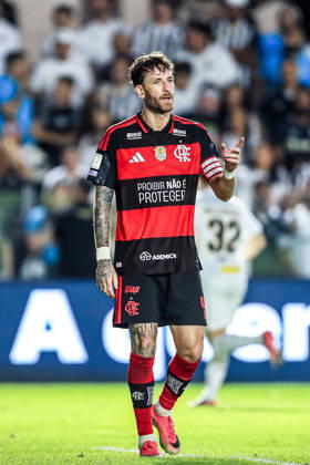 October 10, 2026, Sao Paulo, Sao Paulo, Brazil: SoO PAULO (SP), BRAZIL OCTOBER 10: Flamengo player LÃ o Pereira during the match between Santos and Flamengo in the 2026 Brazilian Championship at Vila Belmiro Stadium in Santos (SP), Brazil, on Thursday, October 10, 2026., Credit:Marco Miatelo Avalon Copyright: xMarcoxMiatelox xAvalonx 1141611959