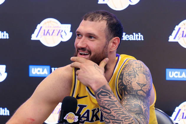 October 8, 2026, Los Angeles, California, USA: Sandro Mamukelashvili 54 of the Los Angeles Lakers during a press conference, PK, Pressekonferenz after winning a preseason NBA, Basketball Herren, USA game against the Sacramento Kings on Thursday October 8, 2026 at Crypto.com Arena in Los Angeles, California. Lakers defeat Kings, 114 -110. JAVIER ROJAS PI Los Angeles USA - ZUMAp124 20261008_zaa_p124_029 Copyright: xJavierxRojasx