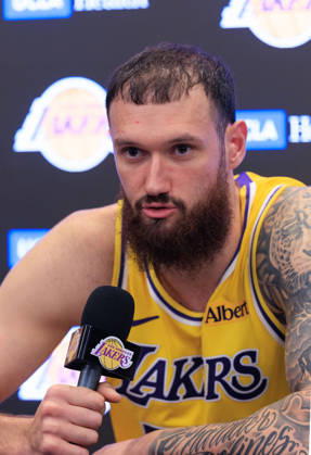 October 8, 2026, Los Angeles, California, USA: Sandro Mamukelashvili 54 of the Los Angeles Lakers during a press conference, PK, Pressekonferenz after winning a preseason NBA, Basketball Herren, USA game against the Sacramento Kings on Thursday October 8, 2026 at Crypto.com Arena in Los Angeles, California. Lakers defeat Kings, 114 -110. JAVIER ROJAS PI Los Angeles USA - ZUMAp124 20261008_zaa_p124_032 Copyright: xJavierxRojasx