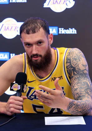 October 8, 2026, Los Angeles, California, USA: Sandro Mamukelashvili 54 of the Los Angeles Lakers during a press conference, PK, Pressekonferenz after winning a preseason NBA, Basketball Herren, USA game against the Sacramento Kings on Thursday October 8, 2026 at Crypto.com Arena in Los Angeles, California. Lakers defeat Kings, 114 -110. JAVIER ROJAS PI Los Angeles USA - ZUMAp124 20261008_zaa_p124_036 Copyright: xJavierxRojasx