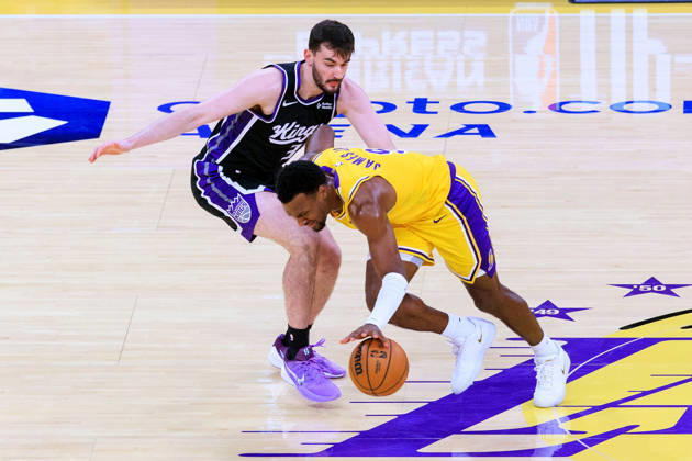 October 8, 2026, Los Angeles, California, USA: Bronny James 9 of the Los Angeles Lakers is guarded by Alex Karaban 33 of the Sacramento Kings during a preseason NBA, Basketball Herren, USA game on Thursday October 8, 2026 at Crypto.com Arena in Los Angeles, California. Lakers defeat Kings, 114 -110. JAVIER ROJAS PI Lakers Vs. Kings  - ZUMAp124 20261008_zaa_p124_051 Copyright: xJavierxRojasx