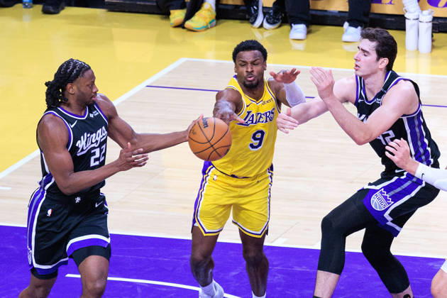 October 8, 2026, Los Angeles, California, USA: Bronny James 9 of the Los Angeles Lakers goes after the ball in between Jonathan Mogbo 22 and Maxime Raynaud 42 of the Sacramento Kings during a preseason NBA, Basketball Herren, USA game on Thursday October 8, 2026 at Crypto.com Arena in Los Angeles, California. Lakers defeat Kings, 114 -110. JAVIER ROJAS PI Lakers Vs. Kings  - ZUMAp124 20261008_zaa_p124_054 Copyright: xJavierxRojasx