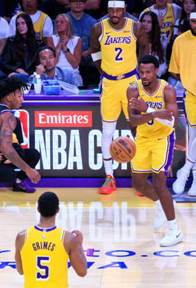 October 8, 2026, Los Angeles, California, USA: Bronny James 9 of the Los Angeles Lakers passes to Quentin Grimes 5 during a preseason NBA, Basketball Herren, USA game against the Sacramento Kings on Thursday October 8, 2026 at Crypto.com Arena in Los Angeles, California. Lakers defeat Kings, 114 -110. JAVIER ROJAS PI Lakers Vs. Kings  - ZUMAp124 20261008_zaa_p124_055 Copyright: xJavierxRojasx