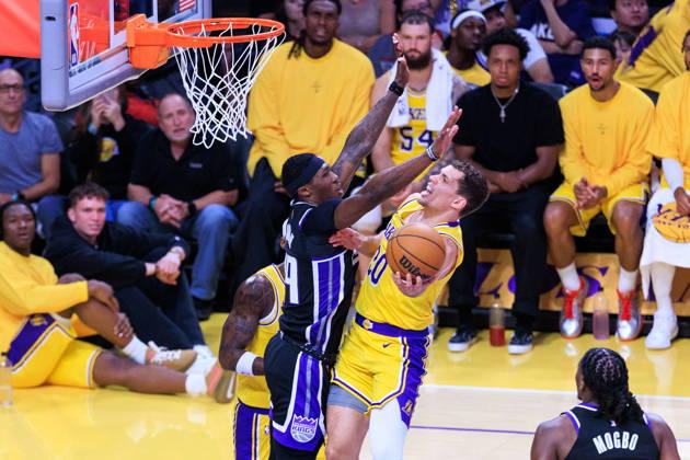 October 8, 2026, Los Angeles, California, USA: Chris Manon 30 of the Los Angeles Lakers tries to put a shot past Daeqwon Plowden 29 of the Sacramento Kings during a preseason NBA, Basketball Herren, USA game on Thursday October 8, 2026 at Crypto.com Arena in Los Angeles, California. Lakers defeat Kings, 114 -110. JAVIER ROJAS PI Lakers Vs. Kings - ZUMAp124 20261008_zaa_p124_063 Copyright: xJavierxRojasx