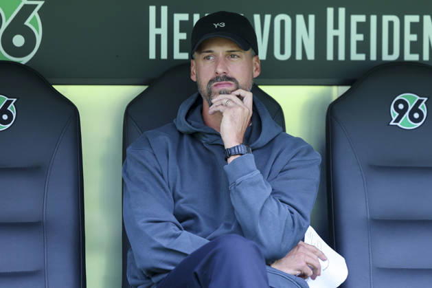 Trainer Sandro Wagner (Hannover 96) schaut waehrend des Freundschaftsspiels zwischen Hannover 96 und dem SC Verl, Heinz von Heiden Arena am 03. October 2026 in Hannover, Deutschland. (Foto von Marco Steinbrenner DeFodi Images) +++ Trainer Sandro Wagner (Hannover 96) looks on during the Friendly match between Hannover 96 and SC Verl at Heinz von Heiden Arena on October 3, 2026 in Hannover, Germany. (Photo by Marco Steinbrenner DeFodi Images) (Photo by Marco Steinbrenner DeFodi Images) -