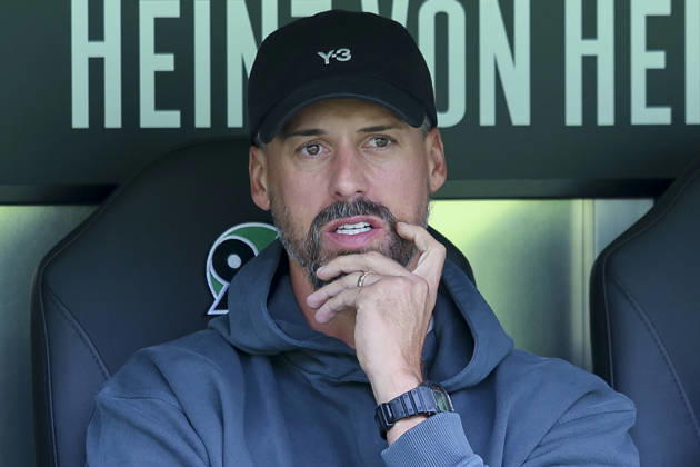 Trainer Sandro Wagner (Hannover 96) schaut waehrend des Freundschaftsspiels zwischen Hannover 96 und dem SC Verl, Heinz von Heiden Arena am 03. October 2026 in Hannover, Deutschland. (Foto von Marco Steinbrenner DeFodi Images) +++ Trainer Sandro Wagner (Hannover 96) looks on during the Friendly match between Hannover 96 and SC Verl at Heinz von Heiden Arena on October 3, 2026 in Hannover, Germany. (Photo by Marco Steinbrenner DeFodi Images) (Photo by Marco Steinbrenner DeFodi Images) -