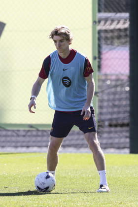 October 9, 2026, Sant Joan Despi, Barcelona, Spain: Anthony Gordon during the training day of FC Barcelona, Barca ahead the Spanish League, Laliga EA Sports, football match against Getafe CF at Ciudad Esportiva Joan Gamper on October 09, 2026 in Sant Joan Despi, Barcelona, Spain. FC Barcelona Training And press conference, PK, Pressekonferenz - LaLiga EA Sports - ZUMAa181 20261009_zaa_a181_014 Copyright: xJavierxBorregox