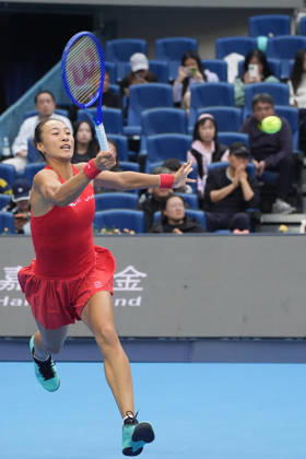 (261009) -- BEIJING, Oct. 9, 2026 -- Zheng Qinwen hits a return during the women s singles quarterfinal match between Zheng Qinwen of China and Elina Svitolina of Ukraine at 2026 China Open tennis tournament in Beijing, China, Oct. 9, 2026. ) (SP)CHINA-BEIJING-TENNIS-CHINA OPEN-WOMEN S SINGLES (CN) XiexHan