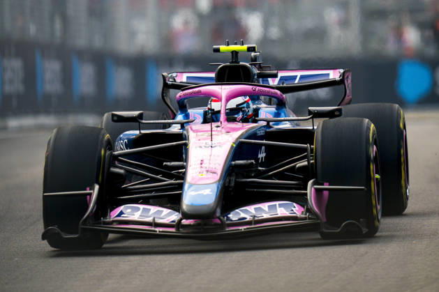 FORMULA 1 SINGAPORE AIRLINES SINGAPORE GRAND PRIX 2026 Franco Colapinto (ARG) 43 Alpine in practice during the Formula 1 Singapore Airlines Singapore Grand Prix 2026, Round 17 of the 2026 Formula 1 World Championship, WM, Weltmeisterschaft from 9th - 11th October 2026 at the Marina Bay Street Circuit, Singapore. Credit: Robbie Hoad Every Second Media Editorial use only. All images are copyright Every Second Media Limited. No images may be reproduced without prior permission. Copyright: xIMAGO EveryxSecondxMediax ESM-2203-0255 RobbiexHoadx xEveryxSecondxMediax