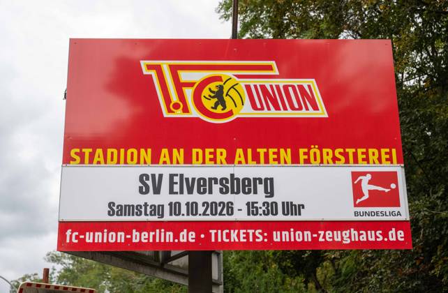 Fußball, Herren, Saison 2026 2027, 1. Bundesliga, 1. FC Union Berlin, Anzeigetafel mit der Paarung 1. FC Union - SV Elversberg vor der Geschäftsstelle, Copyright: xMatthiasxKochx