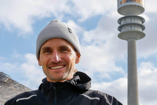 München Marathon 2026; München, 09.10.2026 Erik HILLE (GER) Munich Athletics im Vorfeld der Pressekonferenz zum München Marathon 2026. Hille erreichte bei der Leichtathletik Europameisterschaft in Birmingham den 28. Platz und gewann die Marathon-Teamwertung. In München wird er über die Halbmarathondistanz an den Start gehen. Pressekonferenz München Marathon 2026; München, 09.10.2026 Copyright: xBEAUTIFULxSPORTS Kellererx