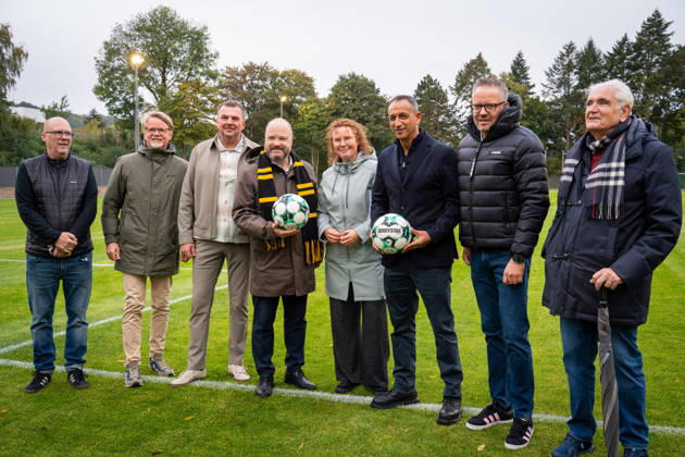 Die Vertreter der Alemannia zusammen mit den Vertretern der Stadt Aachen TSV Alemannia Aachen Eroeffnung des neuen Trainigsplatzes, Saison 2026 2027, 09.10.2026 TSV Alemannia Aachen Eroeffnung des neuen Trainigsplatzes, Saison 2026 2027, 09.10.2026 Aachen Copyright: xEibner-Pressefoto J.xDerondeaux EP_JDU