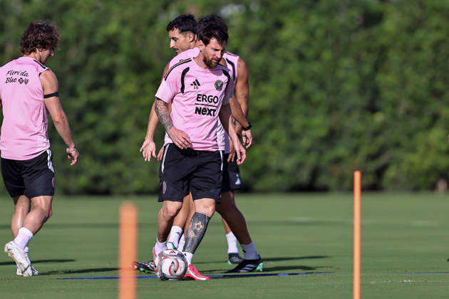 FORT LAUDERDALE, FL - OCTOBER 09: Inter Miami CF forward Lionel Messi (10) is seen during an Inter Miami Training Session at Florida Blue Training Center on October 09, 2026 in Fort Lauderdale, Florida.(Photo by Chris Arjoon Icon Sportswire). SOCCER: OCT 09 Inter Miami CF Training EDITORIAL USE ONLY Icon2610090000007