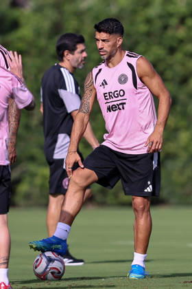 FORT LAUDERDALE, FL - OCTOBER 09: Inter Miami CF forward Luis Suarez (9) is seen during an Inter Miami Training Session at Florida Blue Training Center on October 09, 2026 in Fort Lauderdale, Florida.(Photo by Chris Arjoon Icon Sportswire). SOCCER: OCT 09 Inter Miami CF Training EDITORIAL USE ONLY Icon2610090000008