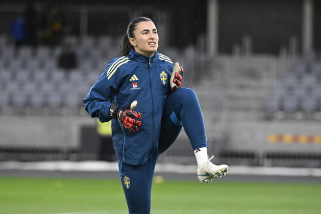 KAUNAS, LITHUANIA 20261009 Secira Musovic warms up for Friday s World Cup playoff soccer match between Lithuania and Sweden at Dariaus ir GirÃ no Stadium.