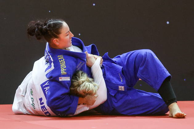 AZERBAIJAN, BAKU - OCTOBER 9, 2026: Yael van Heemst (bottom) of the Netherlands and Anna Monta Olek of Germany compete in their -78 kg bout as part of the 2026 World Judo Championships at the National Gymnastics Arena 2026 World Judo Championships In Baku  - ZUMAt113 20261009_zaa_t113_701 Copyright: xMikhailxSinitsynx