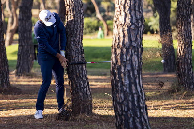 Open de Espana presented by Madrid - Day Two MADRID, SPAIN - OCTOBER 9: Marco Penge of England loses his golf club during the swing on day two of the Open de Espana presented by Madrid at Club de Campo Villa de Madrid on October 9, 2026 in Madrid, Spain. Madrid Club de Campo Villa de Madrid Madrid Spain Copyright: xAlbertoxGardinx AGardin_20261009_Golf_Esp_Mad_1125